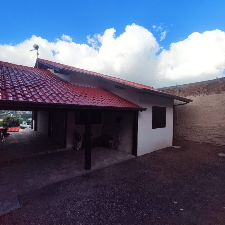 CASA COM 3 DORMITÓRIOS, SENDO UM SUÍTE, GARAGEM COBERTA, ESTÂNCIA VELHA