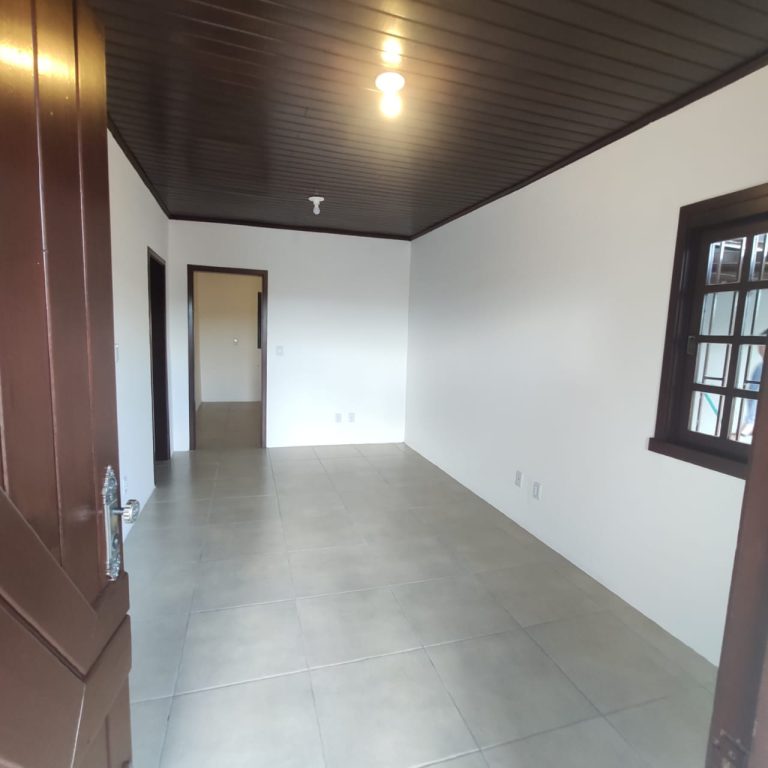 CASA COM 3 DORMITÓRIOS, SENDO UM SUÍTE, GARAGEM COBERTA, ESTÂNCIA VELHA