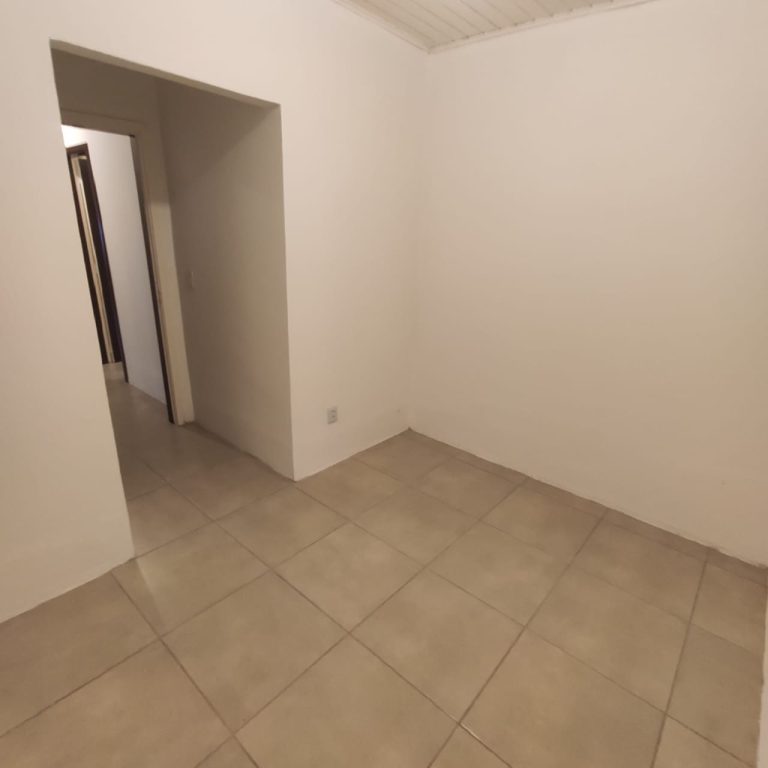 CASA COM 3 DORMITÓRIOS, SENDO UM SUÍTE, GARAGEM COBERTA, ESTÂNCIA VELHA