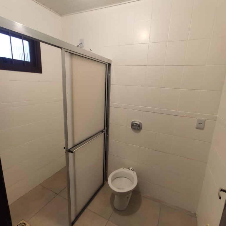CASA COM 3 DORMITÓRIOS, SENDO UM SUÍTE, GARAGEM COBERTA, ESTÂNCIA VELHA
