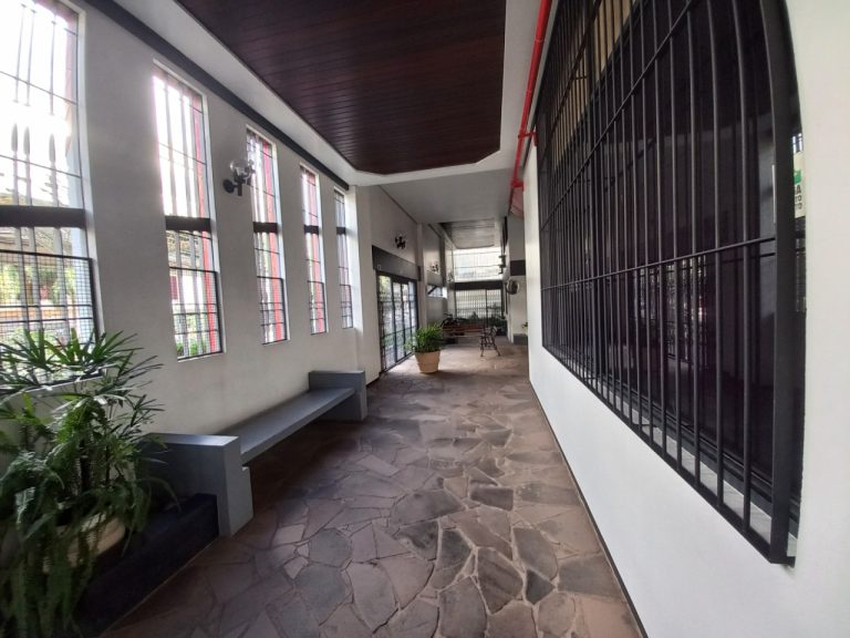 APARTAMENTO COM 1 DORMITÓRIO, UMA VAGA DE GARAGEM, NO CENTRO N.H
