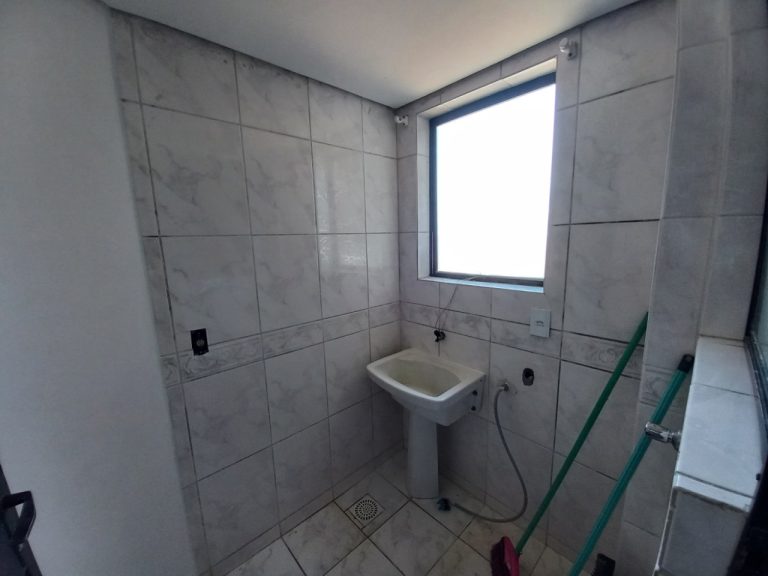 APARTAMENTO COM 1 DORMITÓRIO, UMA VAGA DE GARAGEM, NO CENTRO N.H