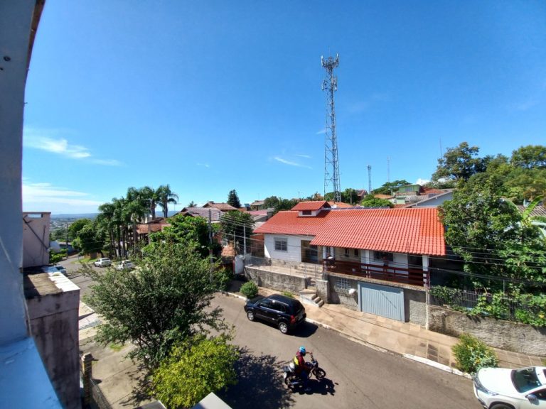 APARTAMENTO COM 2 DORMITÓRIOS, UMA VAGA DE GARAGEM, EM CANUDOS