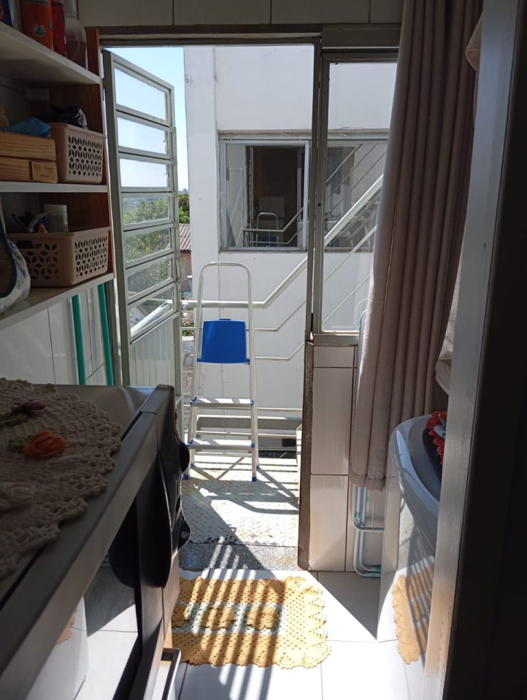 APARTAMENTO COM 2 DORMITÓRIOS, UMA VAGA DE GARAGEM, EM CANUDOS