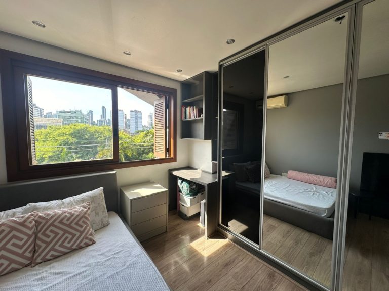 APARTAMENTO COM 3 DORMITÓRIOS, SENDO UM SUÍTE MÁSTER, DUAS VAGAS DE GARAGEM, NO RIO BRANCO