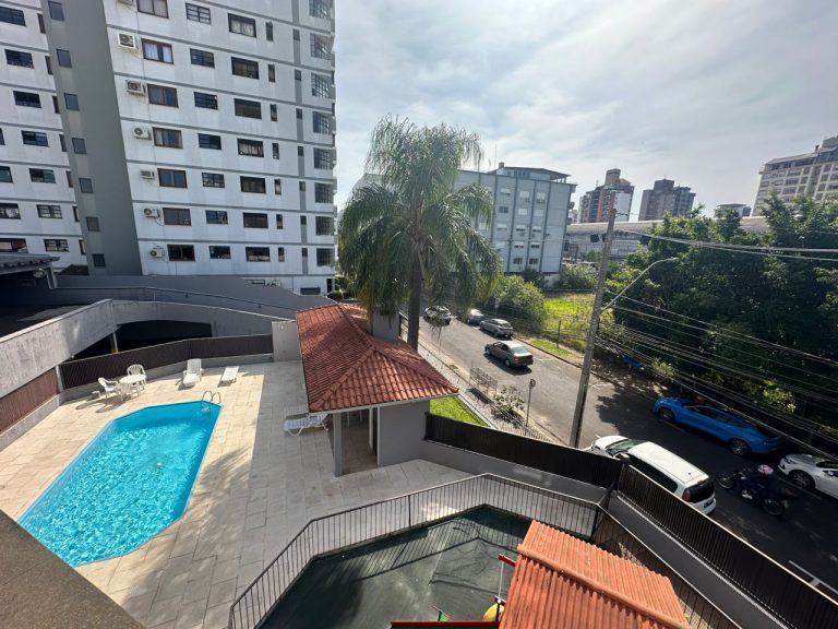 APARTAMENTO COM 3 DORMITÓRIOS, SENDO UM SUÍTE MÁSTER, DUAS VAGAS DE GARAGEM, NO RIO BRANCO