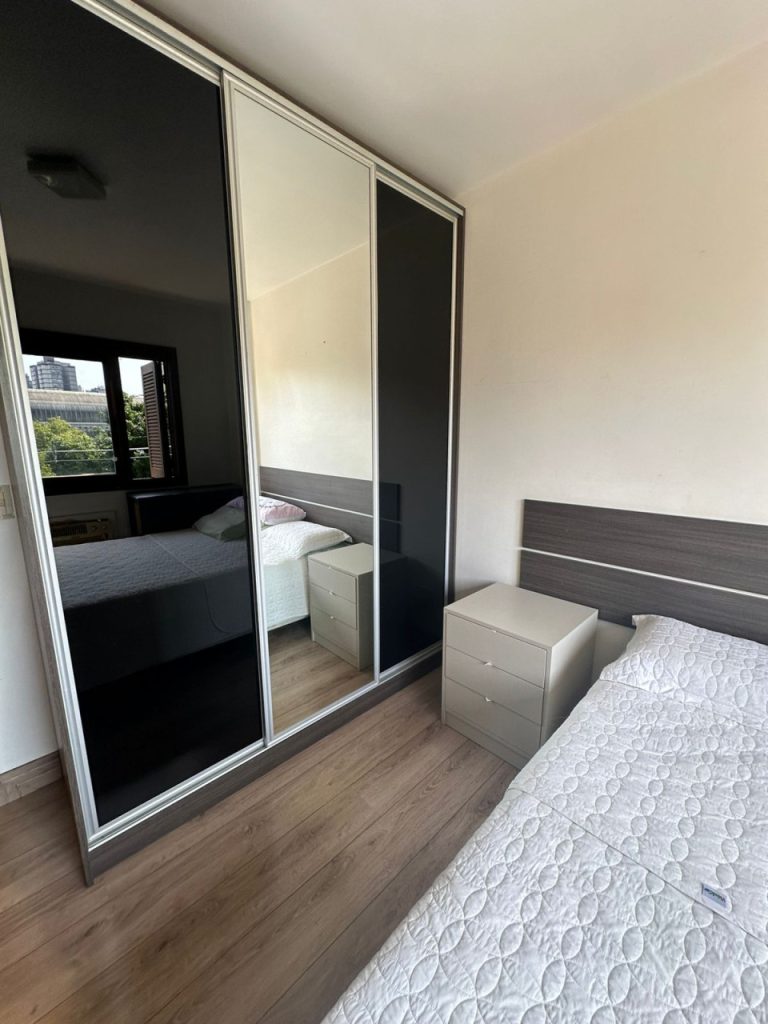APARTAMENTO COM 3 DORMITÓRIOS, SENDO UM SUÍTE MÁSTER, DUAS VAGAS DE GARAGEM, NO RIO BRANCO
