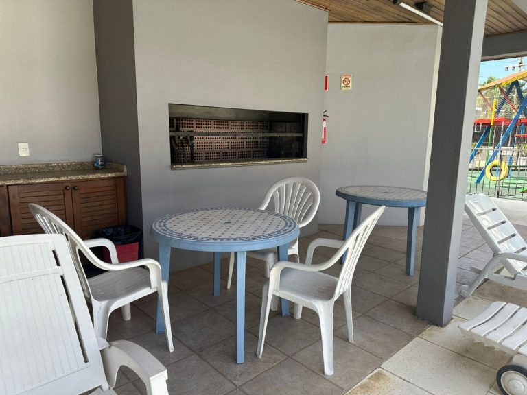APARTAMENTO COM 3 DORMITÓRIOS, SENDO UM SUÍTE MÁSTER, DUAS VAGAS DE GARAGEM, NO RIO BRANCO