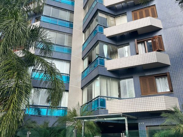 APARTAMENTO COM 3 DORMITÓRIOS, SENDO UM SUÍTE, GARAGEM PARA DOIS CARROS, NO CENTRO DE NH
