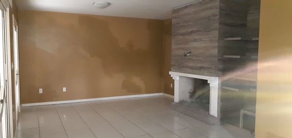 CASA COM 3 DORMITÓRIOS, SENDO UM SUÍTE, GARAGEM PARA 2 CARROS, NO JARDIM MAUÁ