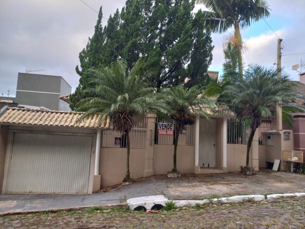 CASA COM 3 DORMITÓRIOS, SENDO UM SUÍTE, GARAGEM PARA 2 CARROS, NO JARDIM MAUÁ