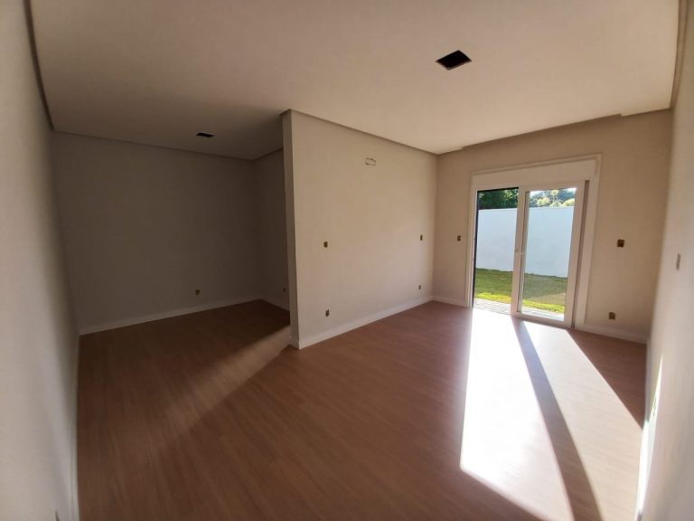 CASA PLANA COM 3 DORMITÓRIOS, SENDO UM SUÍTE, GARAGEM PARA DOIS CARROS, NO JARDIM MAUÁ