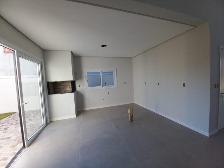 CASA PLANA COM 3 DORMITÓRIOS, SENDO UM SUÍTE, GARAGEM PARA DOIS CARROS, NO JARDIM MAUÁ