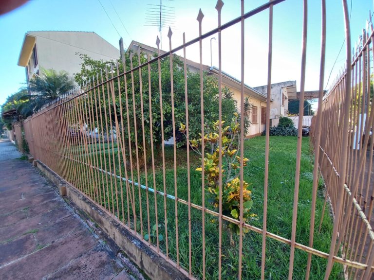 CASA COM 6 DORMITÓRIOS, GARAGEM PARA SEIS CARROS, NO RIO BRANCO