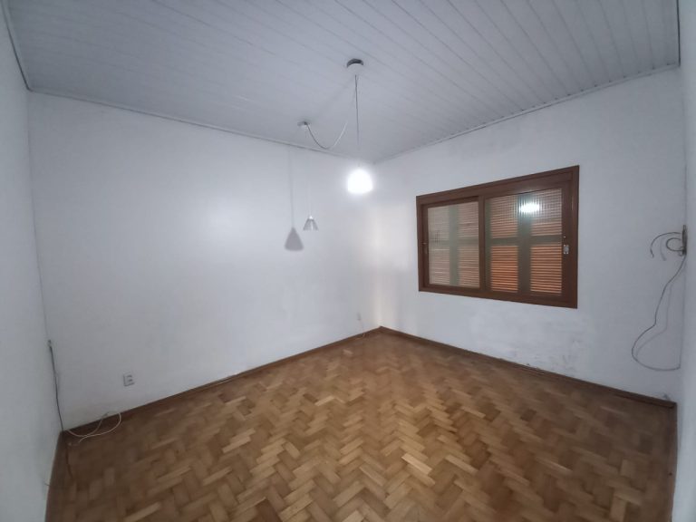 CASA COM 6 DORMITÓRIOS, GARAGEM PARA SEIS CARROS, NO RIO BRANCO