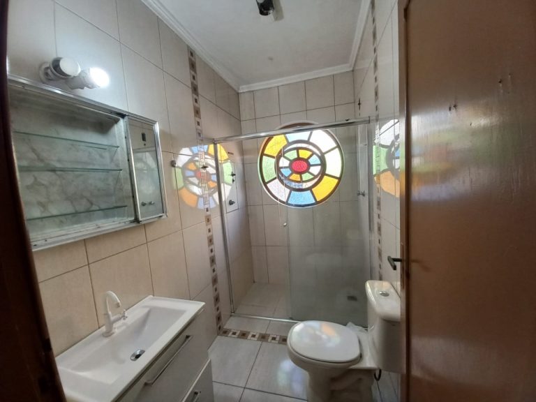 CASA COM 6 DORMITÓRIOS, GARAGEM PARA SEIS CARROS, NO RIO BRANCO
