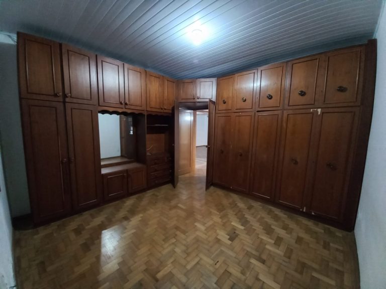 CASA COM 6 DORMITÓRIOS, GARAGEM PARA SEIS CARROS, NO RIO BRANCO