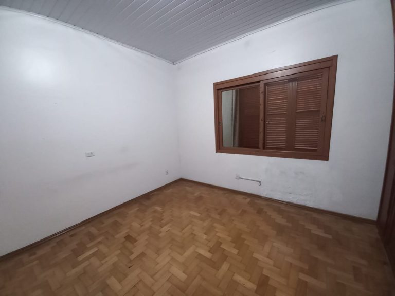 CASA COM 6 DORMITÓRIOS, GARAGEM PARA SEIS CARROS, NO RIO BRANCO
