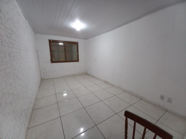 CASA COM 6 DORMITÓRIOS, GARAGEM PARA SEIS CARROS, NO RIO BRANCO