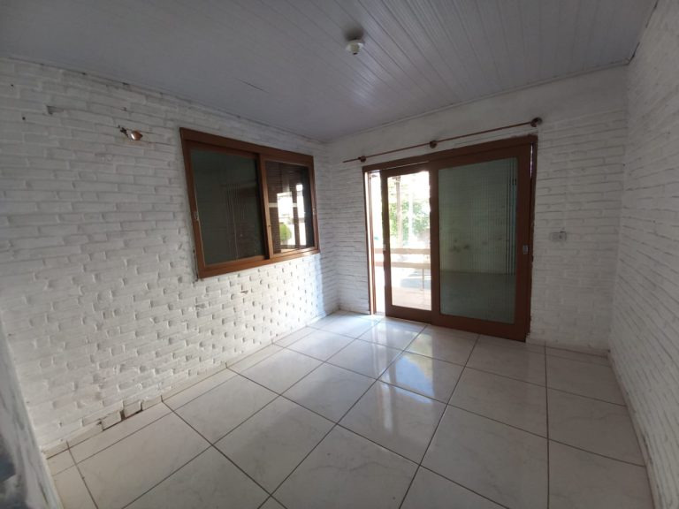 CASA COM 6 DORMITÓRIOS, GARAGEM PARA SEIS CARROS, NO RIO BRANCO