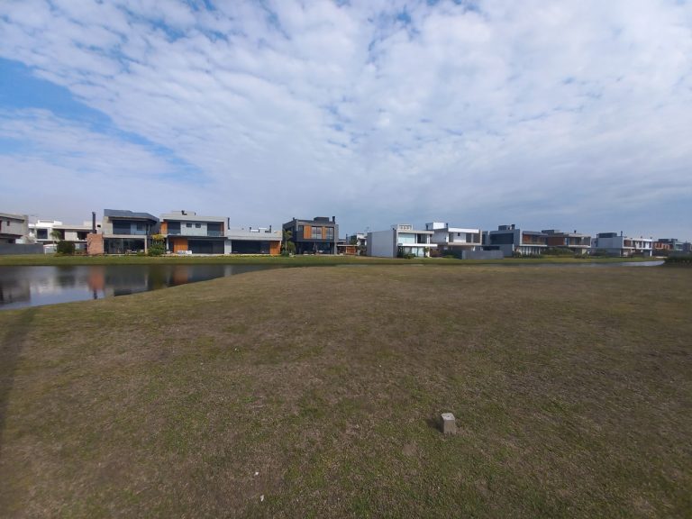 TERRENO PLANO EM CONDOMÍNIO COM 382,73M2, PRAIA DE XANGRI-LÁ
