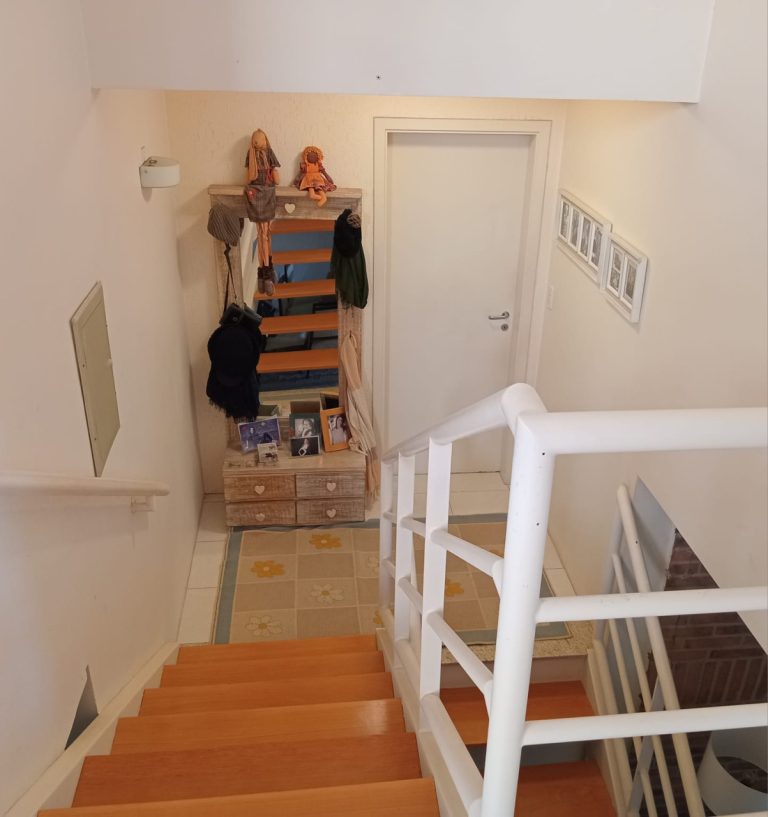 CASA COM 3 DORMITÓRIOS, SENDO UM SUÍTE, DUAS VAGAS DE GARAGEM, NO JARDIM MAUÁ
