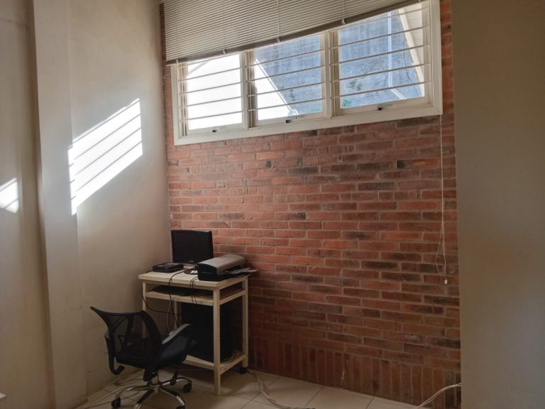CASA COM 3 DORMITÓRIOS, SENDO UM SUÍTE, DUAS VAGAS DE GARAGEM, NO JARDIM MAUÁ