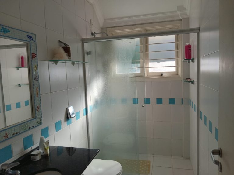 CASA COM 3 DORMITÓRIOS, SENDO UM SUÍTE, DUAS VAGAS DE GARAGEM, NO JARDIM MAUÁ