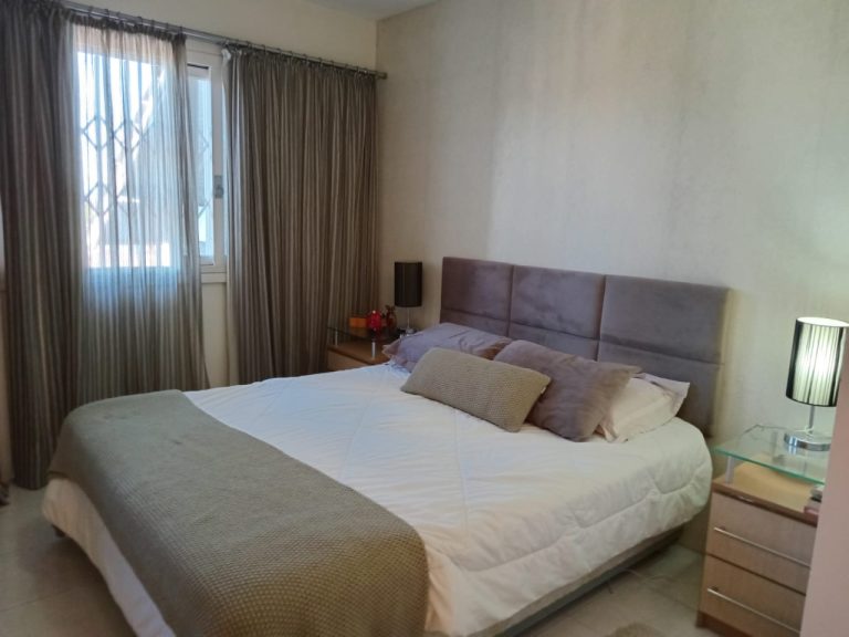CASA COM 3 DORMITÓRIOS, SENDO UM SUÍTE, DUAS VAGAS DE GARAGEM, NO JARDIM MAUÁ