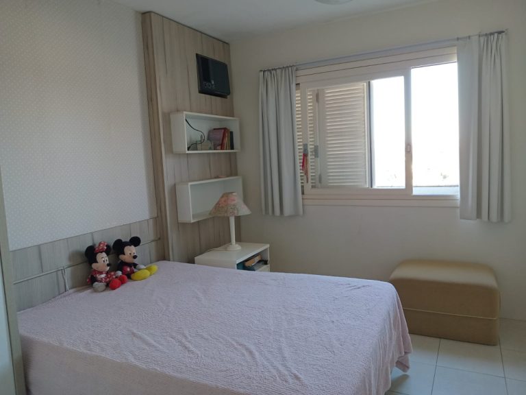 CASA COM 3 DORMITÓRIOS, SENDO UM SUÍTE, DUAS VAGAS DE GARAGEM, NO JARDIM MAUÁ