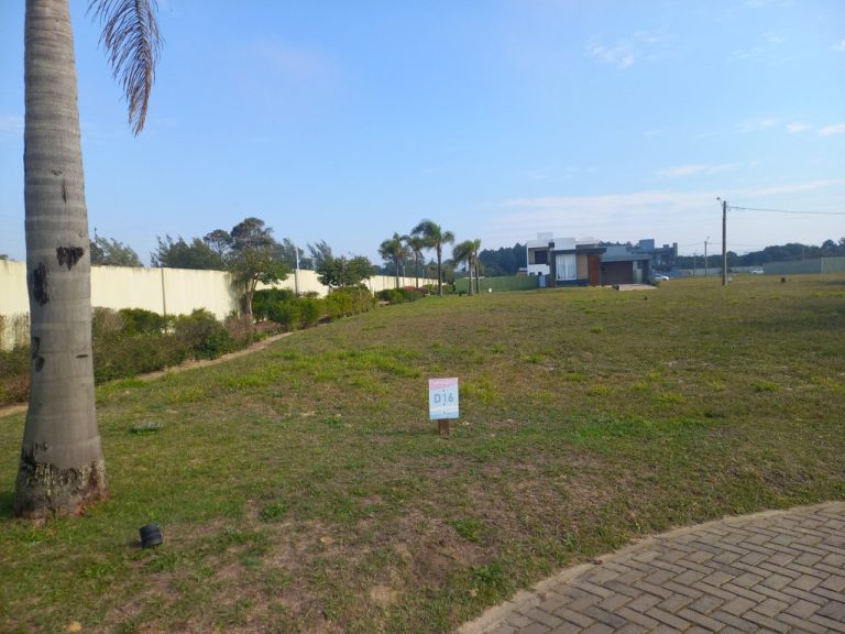 TERRENO PLANO EM CONDOMÍNIO COM 318,50M2, PRAIA DE ARROIO TEIXEIRA