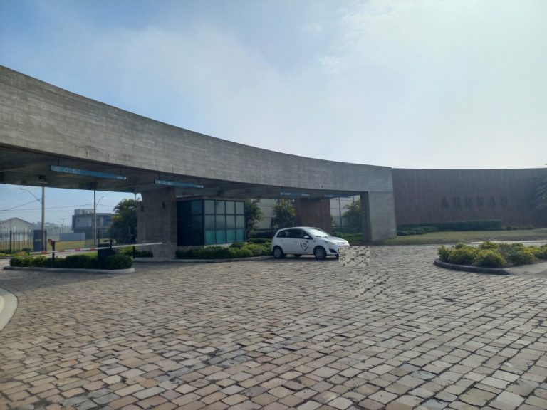TERRENO PLANO EM CONDOMÍNIO COM 318,50M2, PRAIA DE ARROIO TEIXEIRA