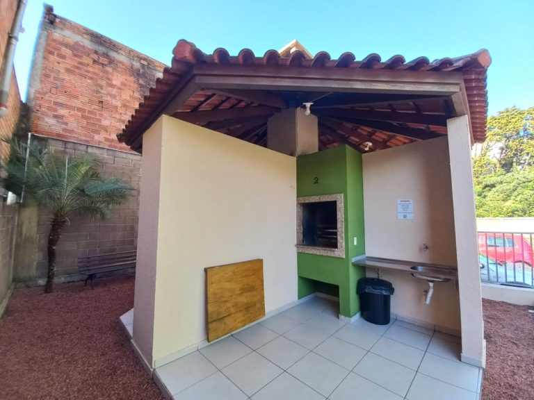 APARTAMENTO COM 2 DORMITÓRIOS, UMA VAGA PARA CARRO, NO OPERÁRIO