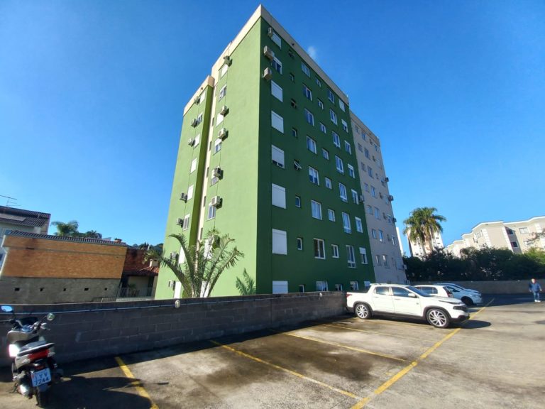 APARTAMENTO COM 2 DORMITÓRIOS, UMA VAGA PARA CARRO, NO OPERÁRIO