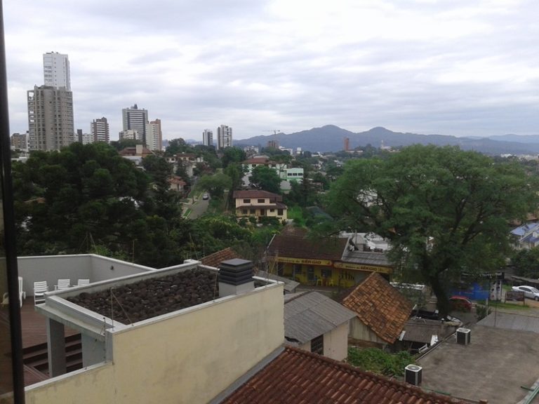 APARTAMENTO COM 3 DORMITÓRIOS, UM SENDO SUÍTE, GARAGEM, NO BOA VISTA