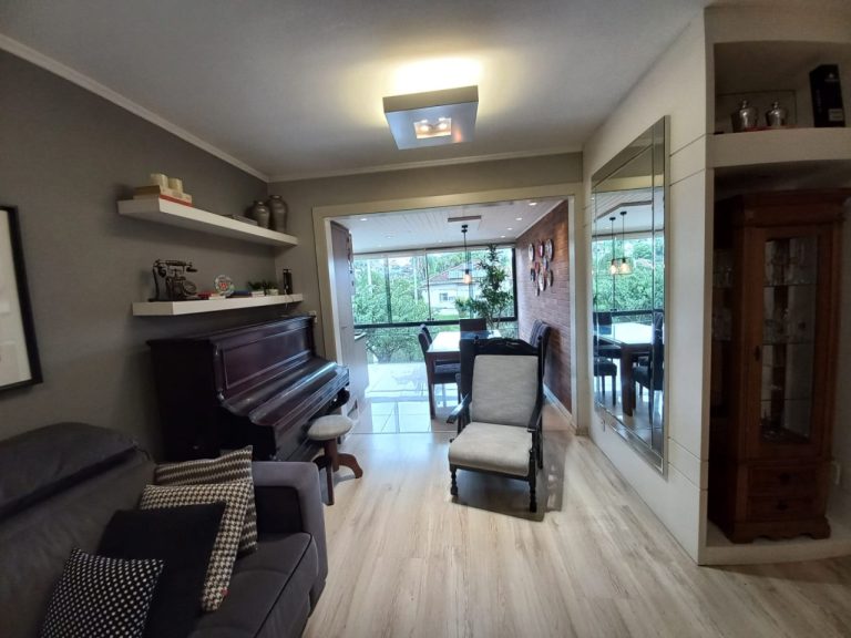 APARTAMENTO COM 3 DORMITÓRIOS, SENDO UM SUÍTE, GARAGEM PARA DOIS CARROS, NO IDEAL