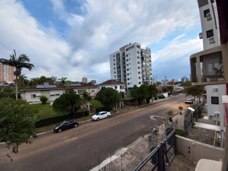 APARTAMENTO COM 3 DORMITÓRIOS, SENDO UM SUÍTE, GARAGEM PARA DOIS CARROS, NO IDEAL
