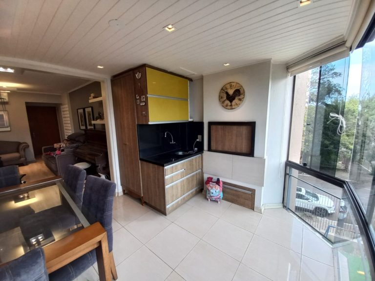 APARTAMENTO COM 3 DORMITÓRIOS, SENDO UM SUÍTE, GARAGEM PARA DOIS CARROS, NO IDEAL