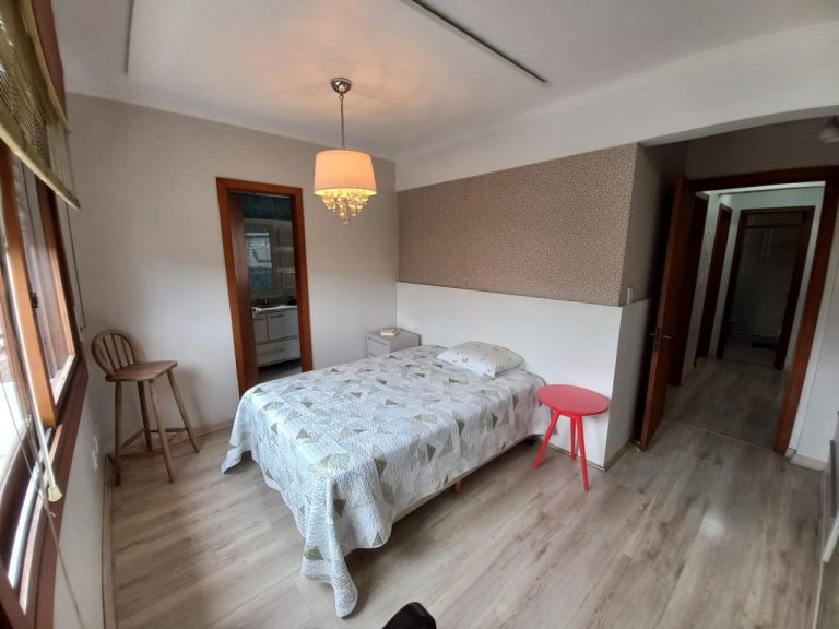 APARTAMENTO COM 3 DORMITÓRIOS, SENDO UM SUÍTE, GARAGEM PARA DOIS CARROS, NO IDEAL