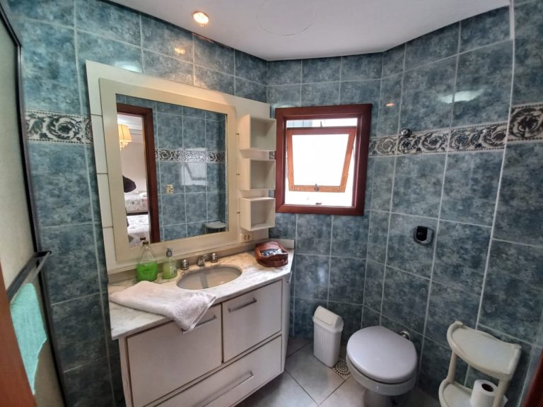 APARTAMENTO COM 3 DORMITÓRIOS, SENDO UM SUÍTE, GARAGEM PARA DOIS CARROS, NO IDEAL