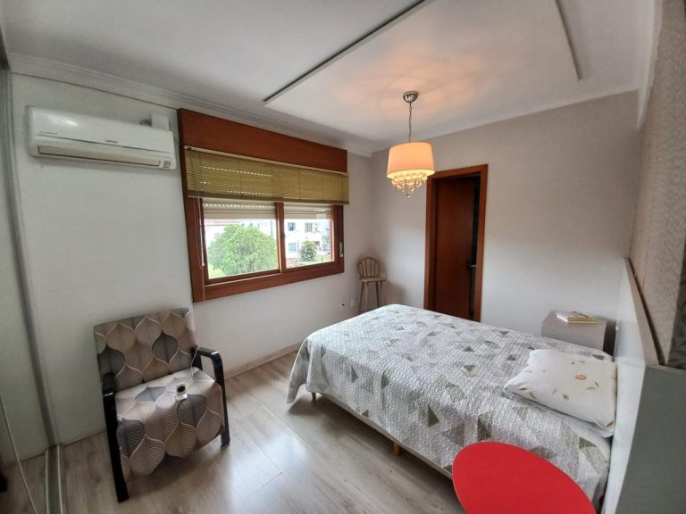 APARTAMENTO COM 3 DORMITÓRIOS, SENDO UM SUÍTE, GARAGEM PARA DOIS CARROS, NO IDEAL