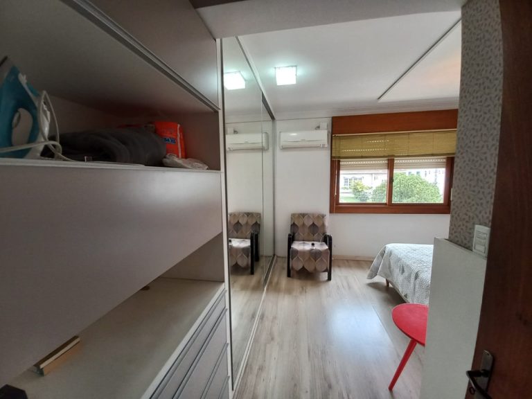 APARTAMENTO COM 3 DORMITÓRIOS, SENDO UM SUÍTE, GARAGEM PARA DOIS CARROS, NO IDEAL