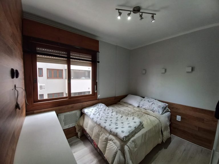 APARTAMENTO COM 3 DORMITÓRIOS, SENDO UM SUÍTE, GARAGEM PARA DOIS CARROS, NO IDEAL