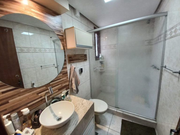 APARTAMENTO COM 3 DORMITÓRIOS, SENDO UM SUÍTE, GARAGEM PARA DOIS CARROS, NO IDEAL