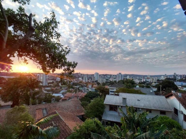 CASA COM 2 DORMITÓRIOS NA AV. CEL.TRAVASSOS, OURO BRANCO NH