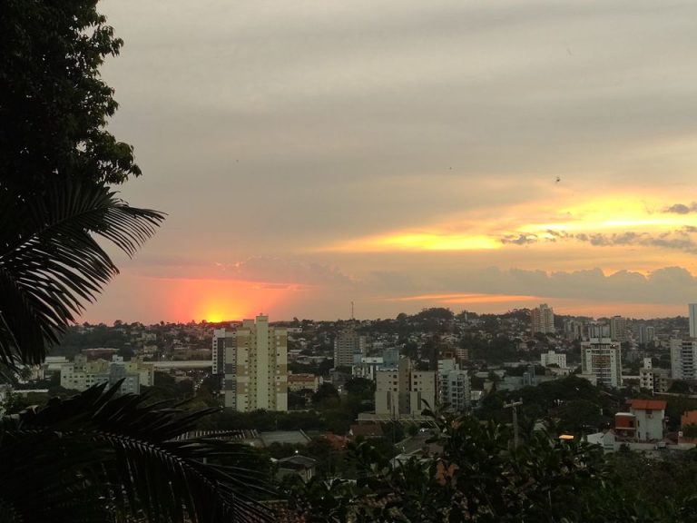 CASA COM 2 DORMITÓRIOS NA AV. CEL.TRAVASSOS, OURO BRANCO NH