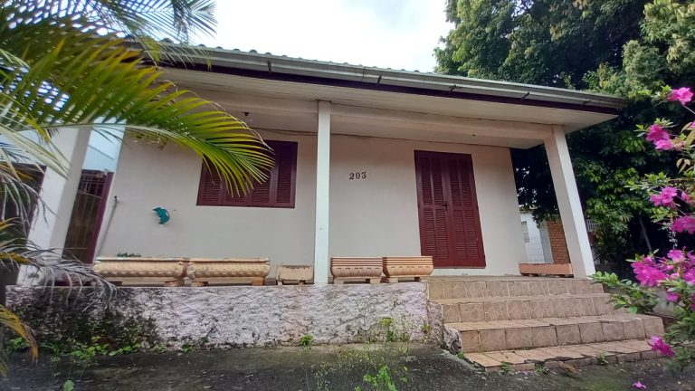 CASA COM DUAS CONSTRUÇÕES, 2 DORMITÓRIOS, NO JARDIM MAUÁ
