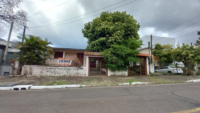CASA COM DUAS CONSTRUÇÕES, 2 DORMITÓRIOS, NO JARDIM MAUÁ
