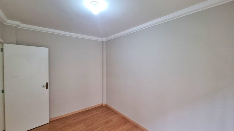 APARTAMENTO COM 3 DORMITÓRIOS TRANSFORMADO EM DOIS DORMITÓRIOS, UMA VAGA DE GARAGEM ROTATIVA, SÃO LEOPOLDO