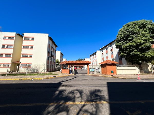 APARTAMENTO COM 3 DORMITÓRIOS TRANSFORMADO EM DOIS DORMITÓRIOS, UMA VAGA DE GARAGEM ROTATIVA, SÃO LEOPOLDO